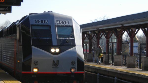 Photo of New Jersey Transit PL42AC 4015 @ Westfield