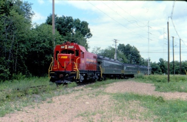 Photo of Holyoke Heritage RR excursion just west of the Engleside Mall in Holyoke