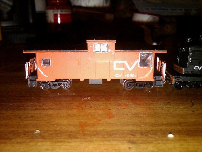 Photo of N scale CV caboose.