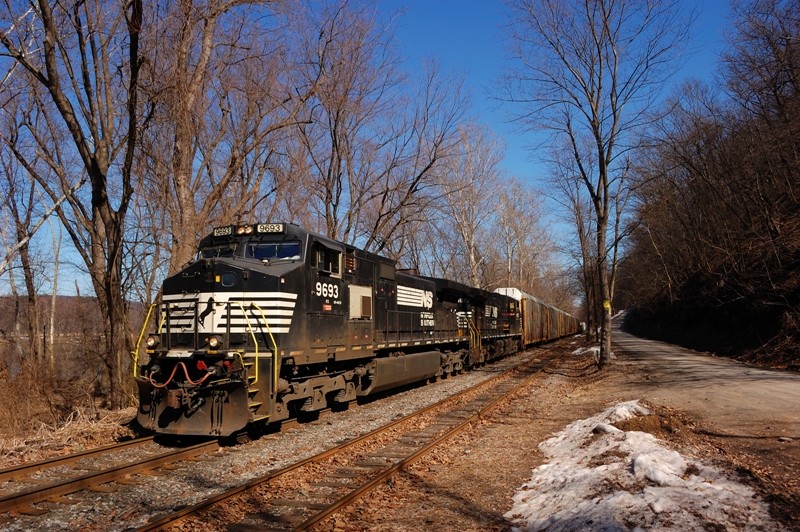 Photo of CP southbound 412 just north of Sunbury, PA