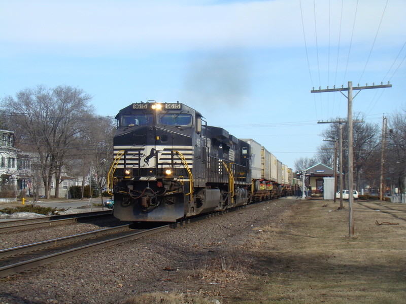 Photo of AYMO comes through Shirley on march 6th 2010 with NS #9615, 9046