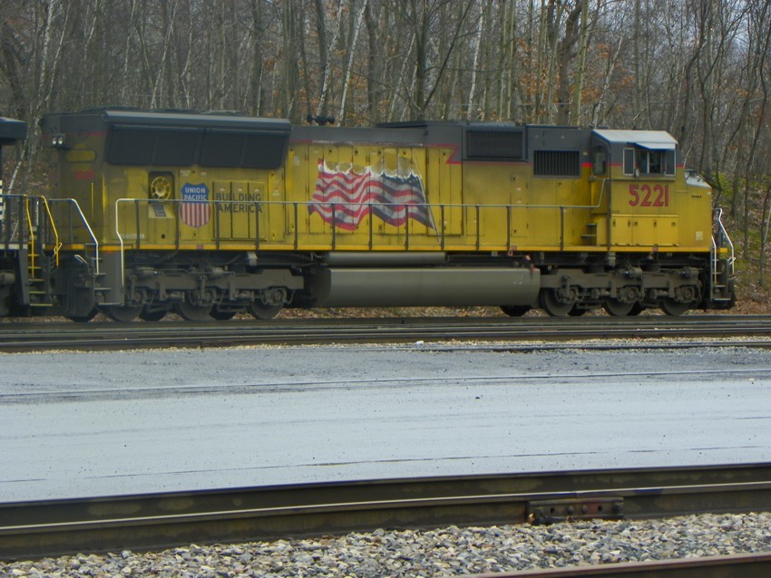 Photo of Union Pacific 5221 in Taylor, PA.