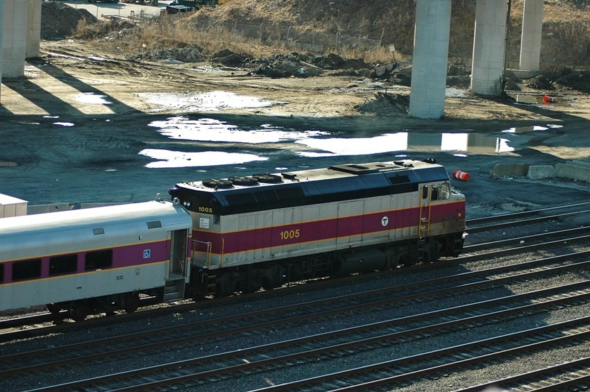 Photo of 1005 Chugging out of North Station
