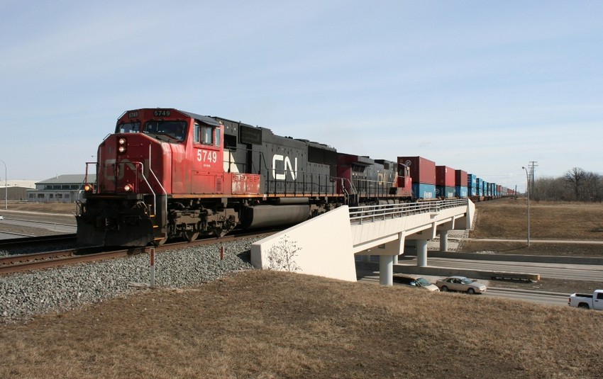 Photo of CN 5749 and 2500 Westbound at Winnipeg