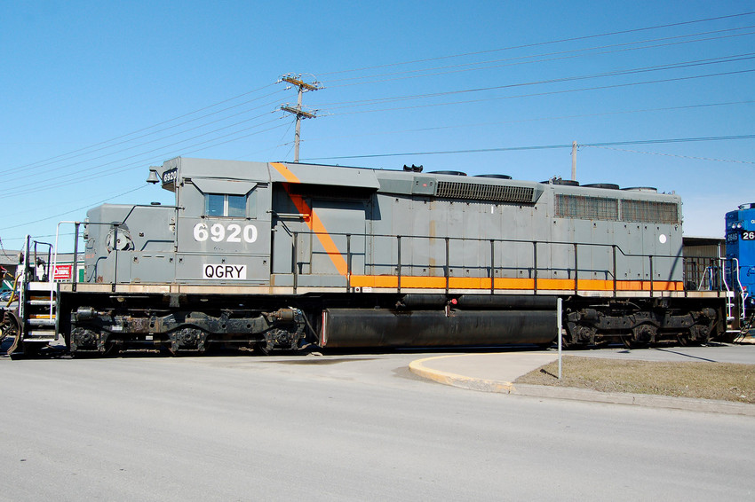 Photo of QGRY 6920 (SD40-3)
