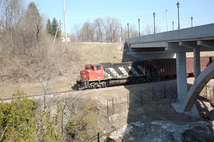 Photo of SB NECR WoodChip train under Lime Kiln bridge