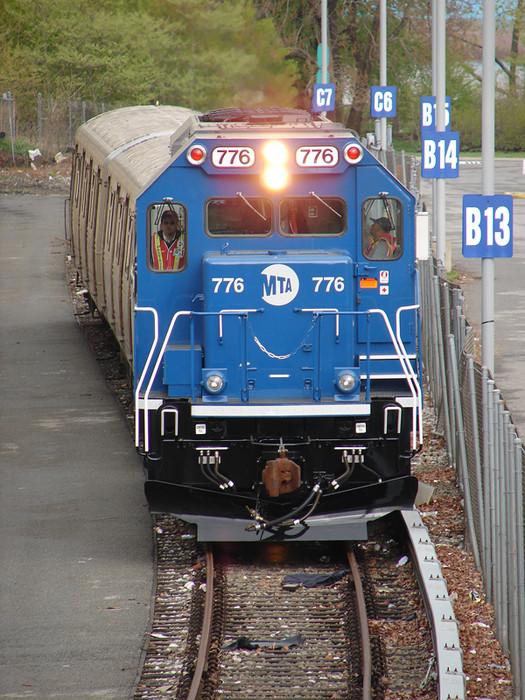 Photo of Staten Island RR BL20G Consist outside of Ballpark Station