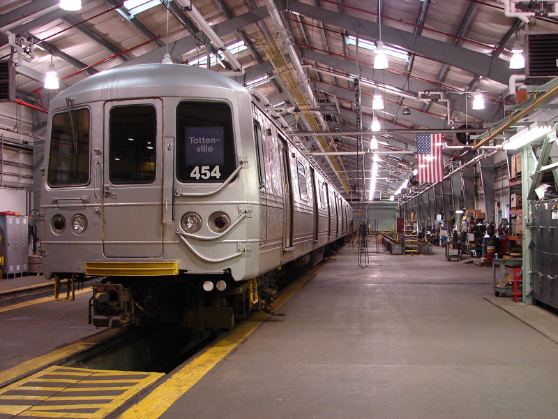 Photo of Inside the Clifton Yard Shop - Staten Island Railroad
