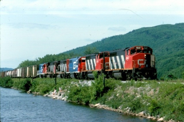 Photo of Southbound CV freight with CN power south of Brattleboro