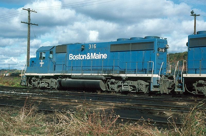 Photo of BM EMD GP40-2 No. 316