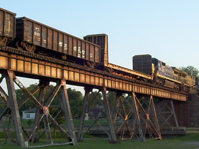 Photo of Another Shot of CSXT with P&W gon's in N.C.