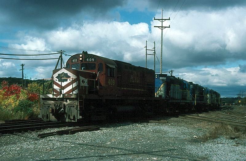 Photo of DH Alco C420 No. 409 and RS36 No. 5021