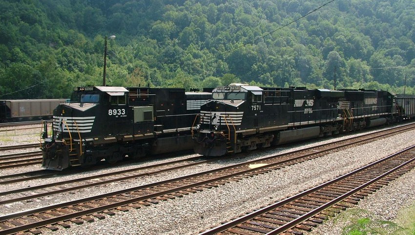 Photo of NS #8933 & NS #7571 in WV