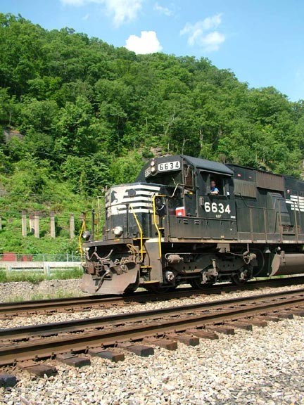 Photo of NS #6634 - SD40
