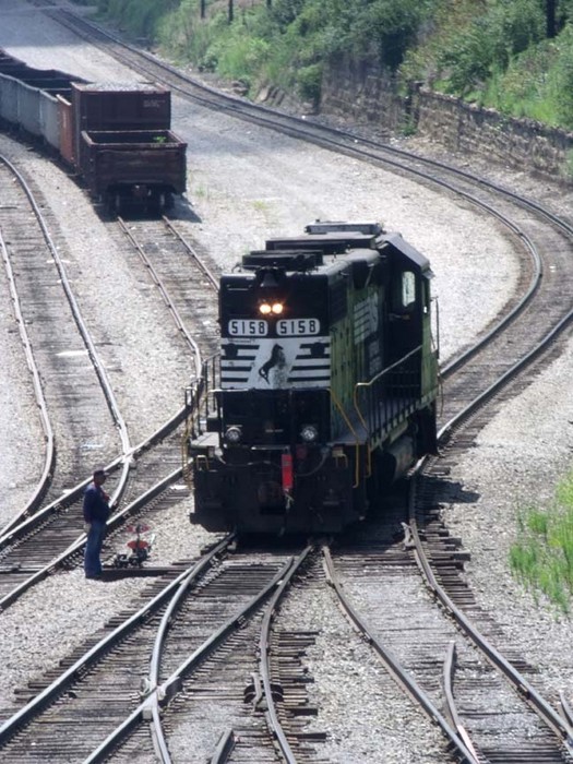 Photo of NS loco GP38-2 #5158