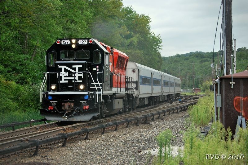 Photo of Bl-20GH #127 departing Southeast (Brewster, NY)