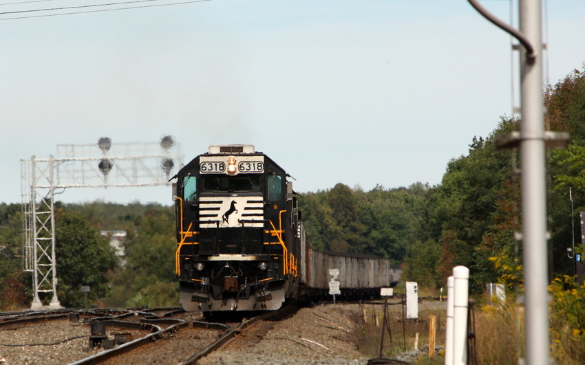 Photo of 4 set of SD40-E helpers shove hard past CP-MO
