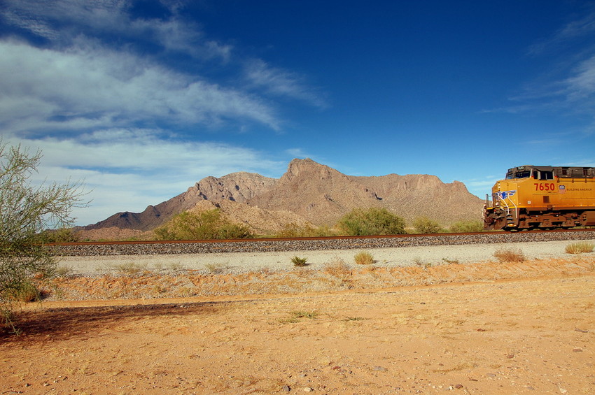 Photo of UP 7650 passes the Picacho Mountains