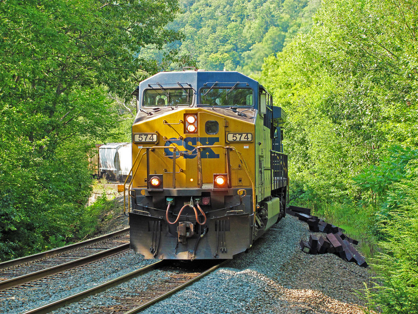Photo of CSX Q424 winds its way through the curves of Middlefield MA.