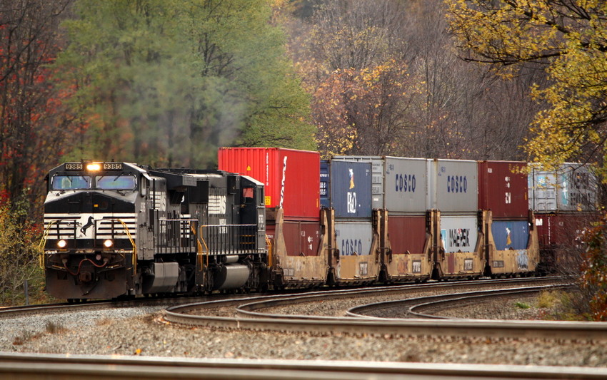Photo of Eastbound containers on track 1 in Lilly PA