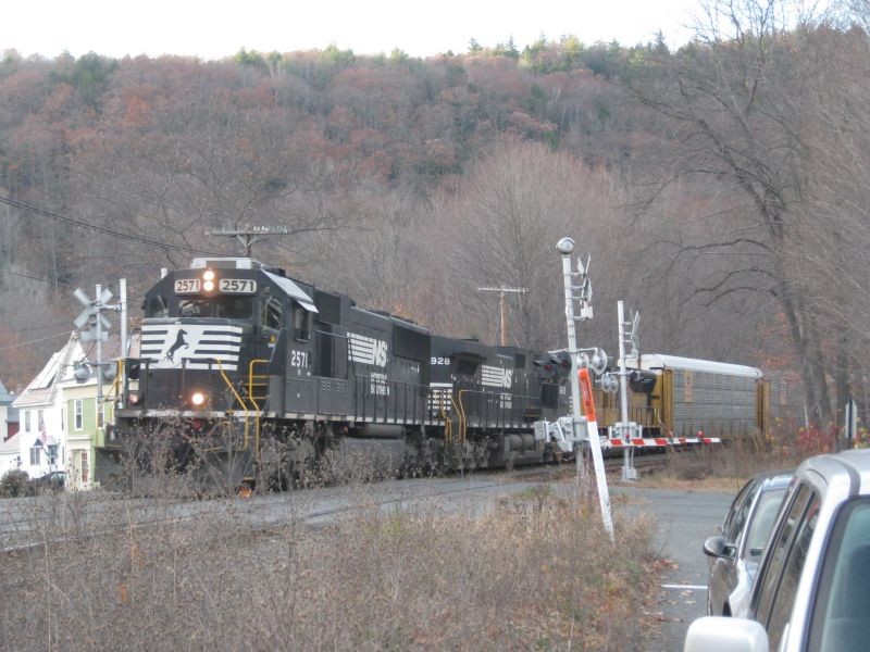 Photo of MOAY eastbound in Shelburne Falls