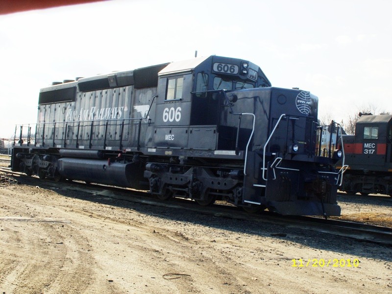 Photo of MEC#606e snoot nose SD40-2 sits at Rigby.