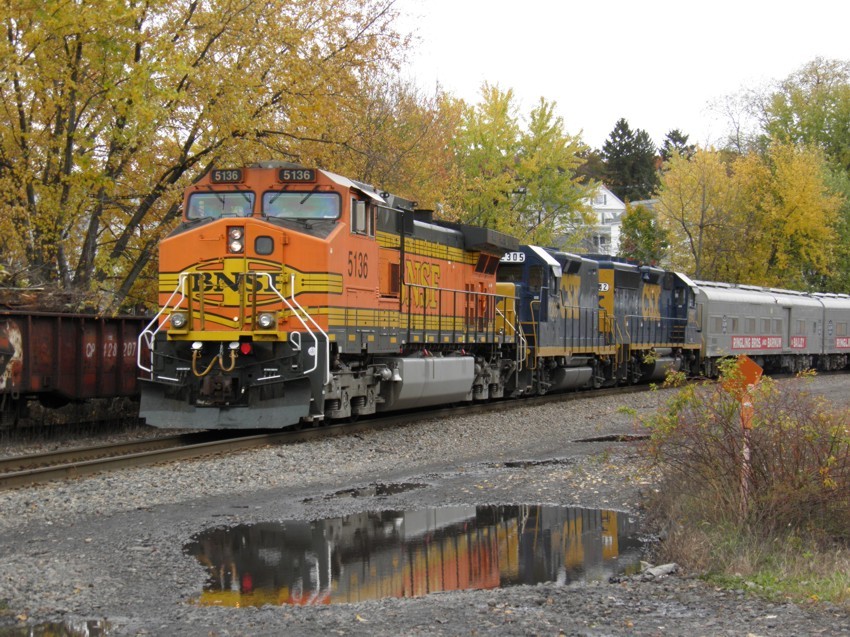 Photo of BNSF 5136 leading Ringling Brothers Circus Train into Wilkes-Barre, PA.