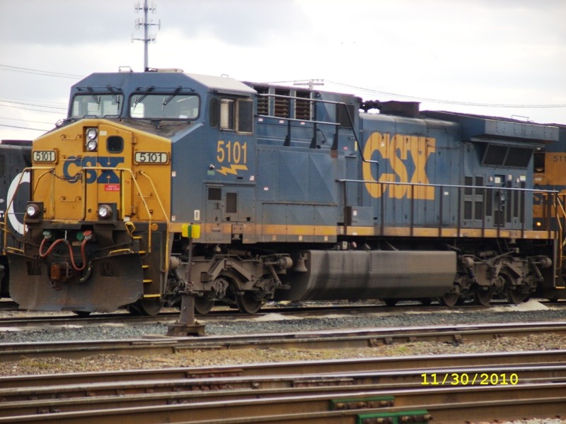 Photo of CSX#5101e is a CW44AH tied down at Rigby with sister CSX# 5115w.