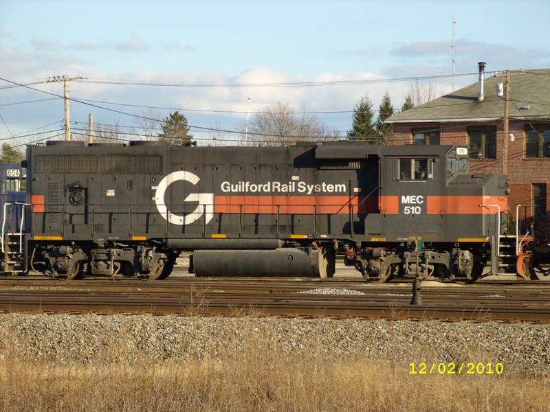 Photo of MEC#510w is tied down on the 107 track with B&M#340w