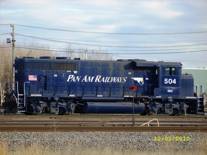 Photo of MEC#504w is tied down with MEC#380e on the 107 track.