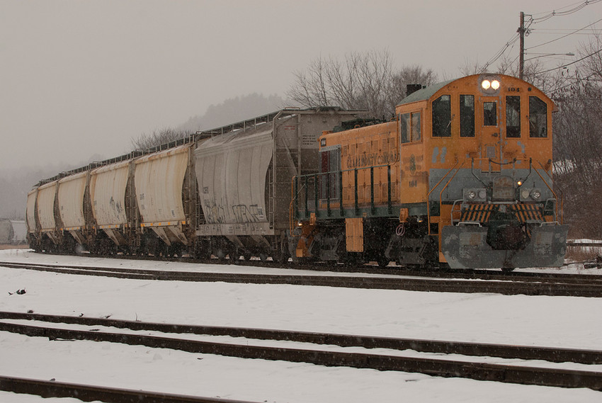 Photo of CCRR Alco S4 104 Pulls a Cut of Hoppers at WRJ