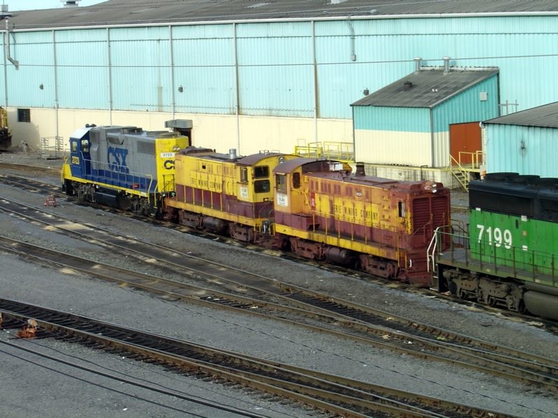 Photo of 2 Erie Mining units sit in Selkirk Yard NY
