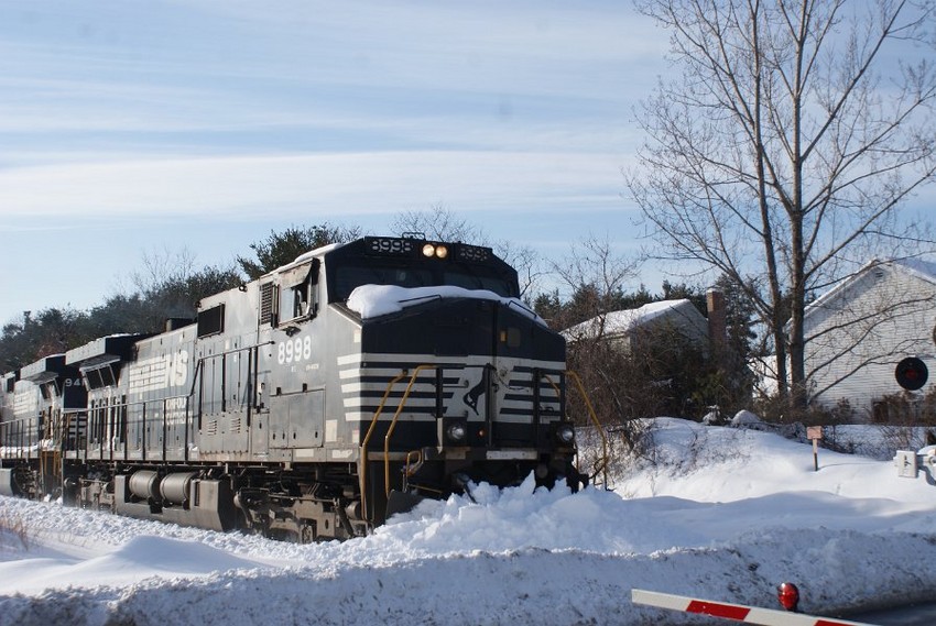 Photo of NS8998 AYMO power goes to the Willows to pick up Autoracks