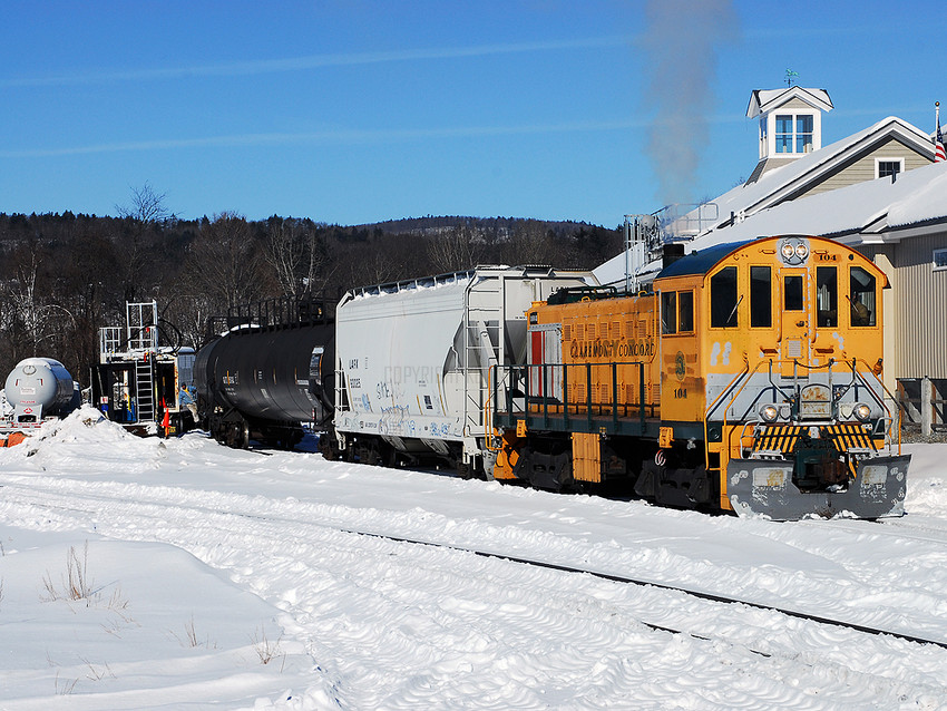 Photo of CCRR S4 104 Pulls Two Empty LPGs at W. Lebanon