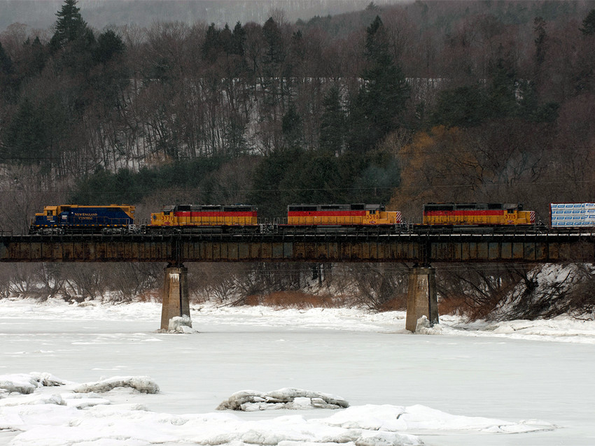 Photo of NECR 324 power over the Connecticut River