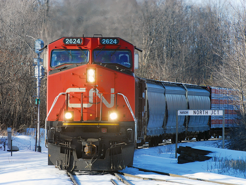 Photo of CN 324 Pulling through North Junction - St. Albans