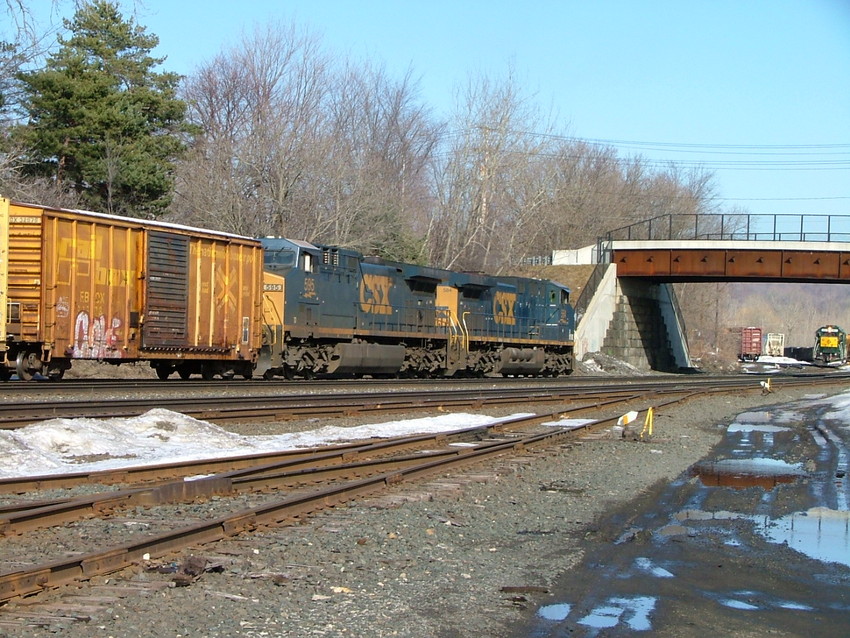 Photo of csx q424 dropping off cars for the housatonic railroad and b743