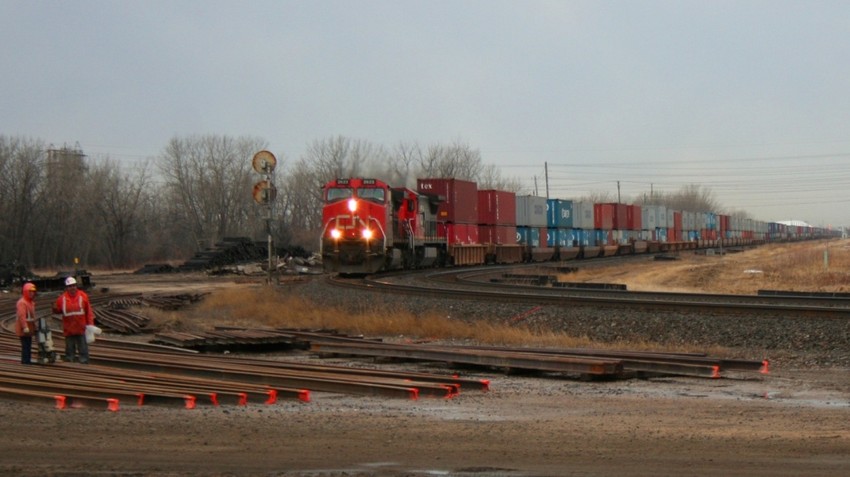 Photo of CN Freight rolls into Winnipeg