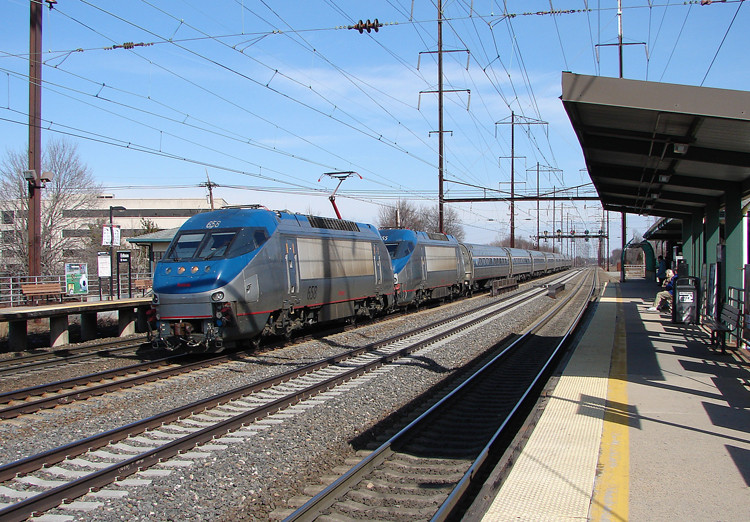 Photo of Amtrak Regional Service - Edison, NJ