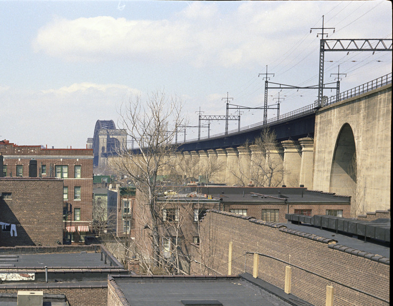 Photo of Hellgate Bridge approach