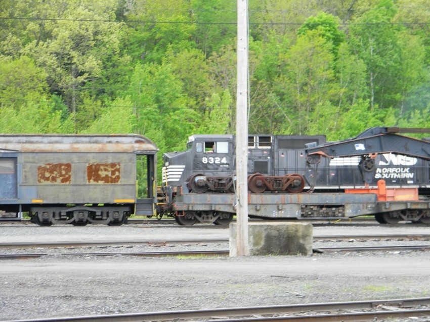 Photo of MOAY passing the wreck train