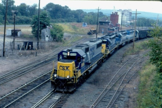 Photo of CSX power on Bow empties