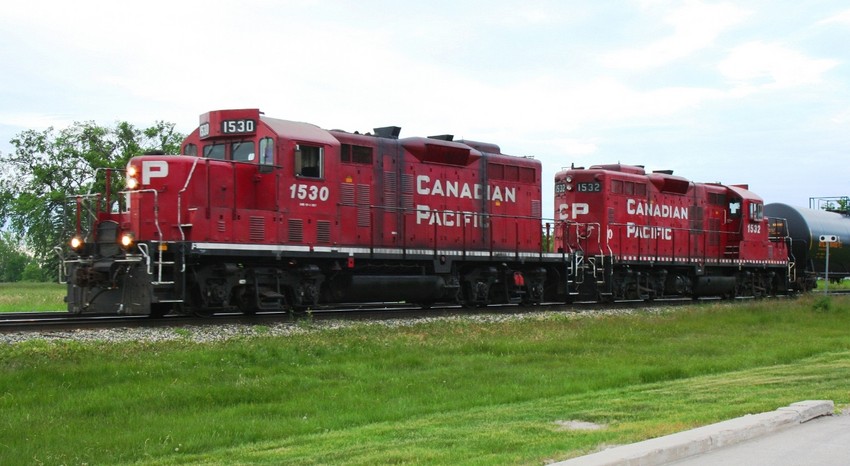 Photo of CP 1530 and 1532 in Winnipeg Manitoba