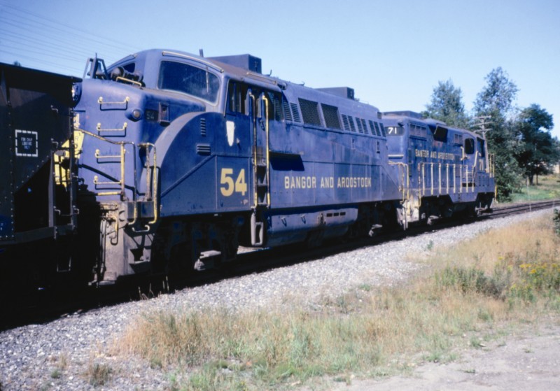 Photo of BL-2 54 and GP-7 71