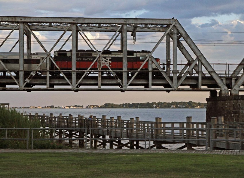 Photo of SLE train crosses at DEP Landing