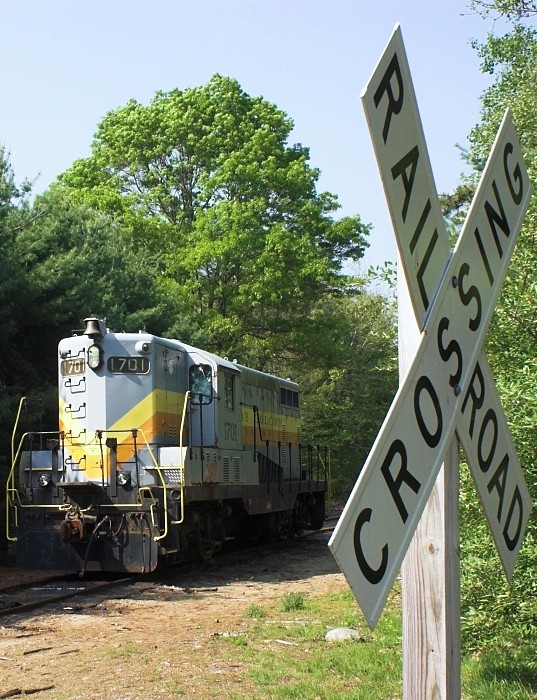 Photo of Bay Colony 1701 on the Millis Line