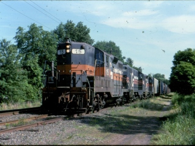 Photo of 3 GEEPS on northbound GRS freight