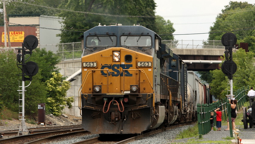 Photo of CSX local B740 holds the main in Palmer MA