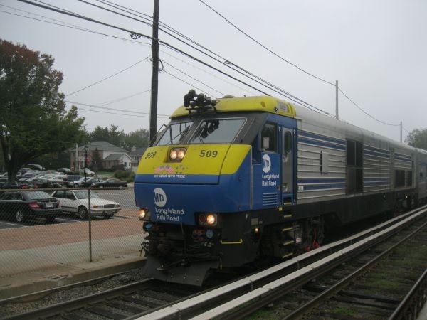 Photo of LIRR Train 552 departs Williston Park bound for Oyster Bay LIRR Station