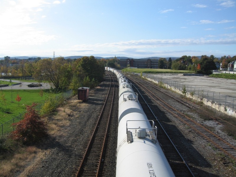 Photo of Q425 heads West out of Pittsfield